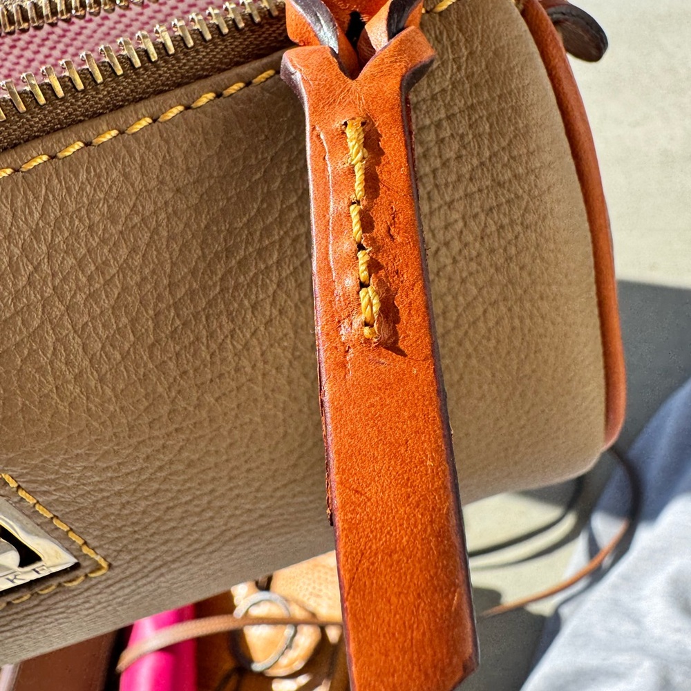 Dooney & Bourke NWT Pebbled Leather Crossbody Bag Brown Small Zip Purse - Picture 8 of 8